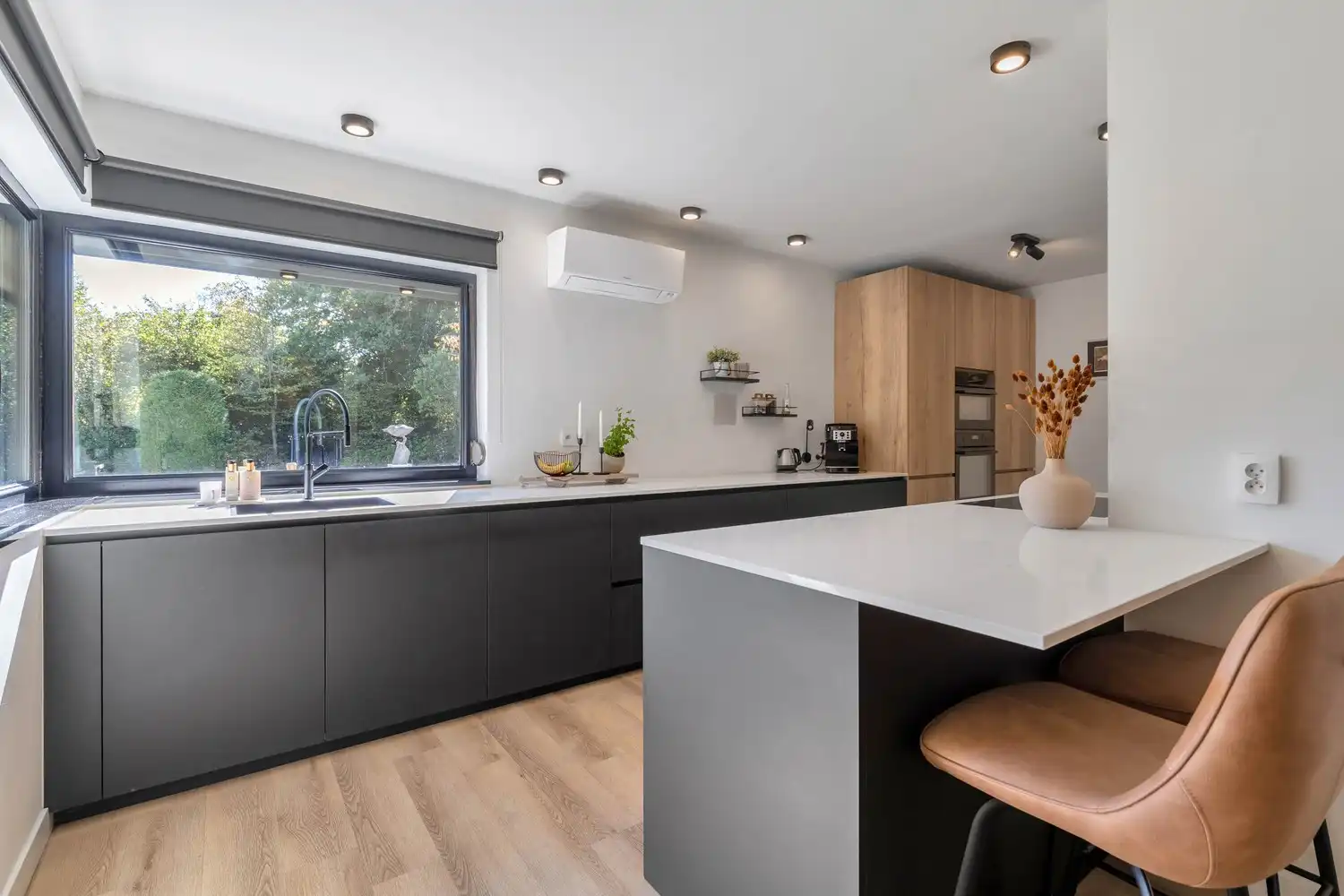 Uitzonderlijke, instapklare woning in Gellik waar stijlvol gelijkvloers wonen en hedendaags comfort samenkomen tot een uniek geheel! foto 25