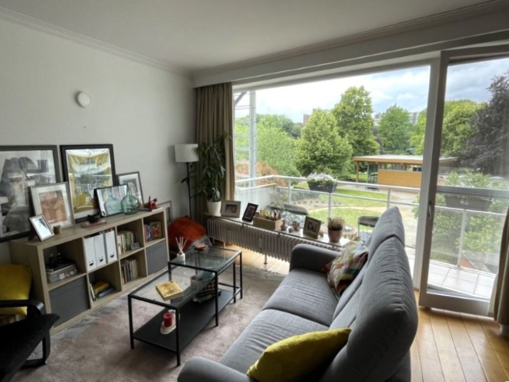 Instapklare flat van 45m² met aparte slaaphoek - incl. autostaanplaats en kelder foto 2