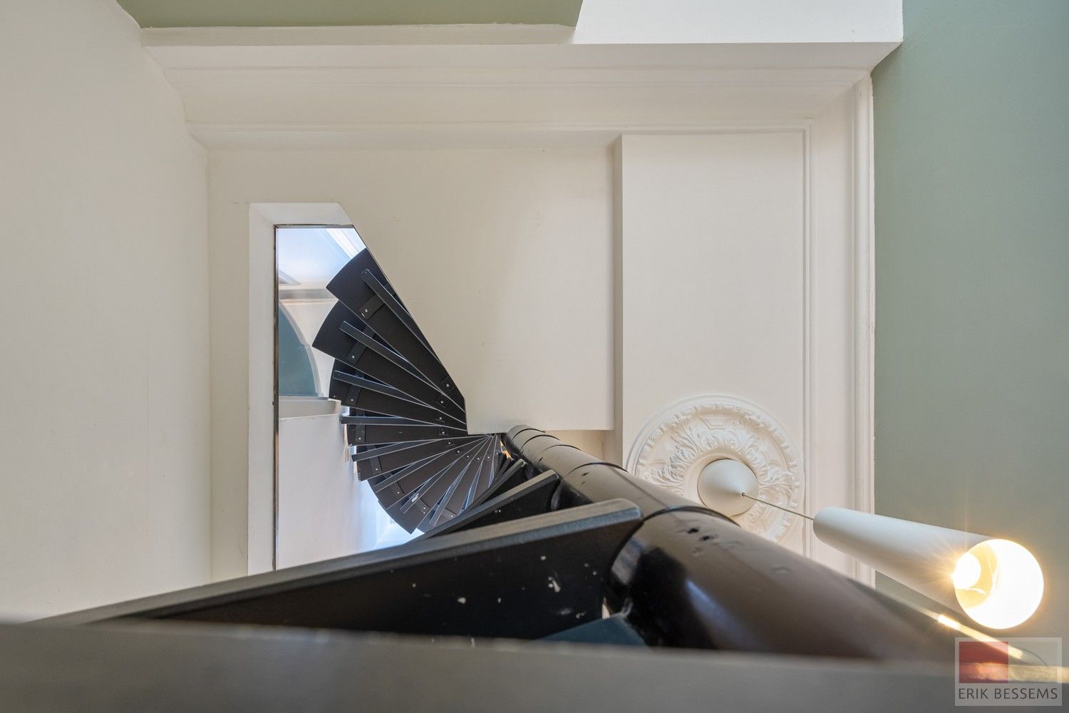Licht op te frissen woning met drie slaapkamers, gelegen in een gezellige woonomgeving. foto 18