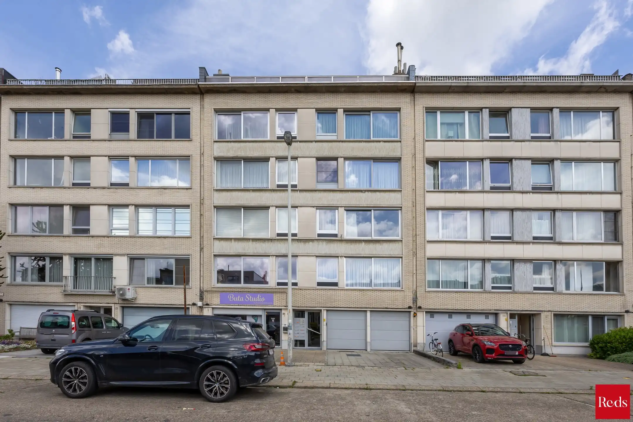 zeer verzorgd appartement met 2 slaapkamers, terras en garage foto 2