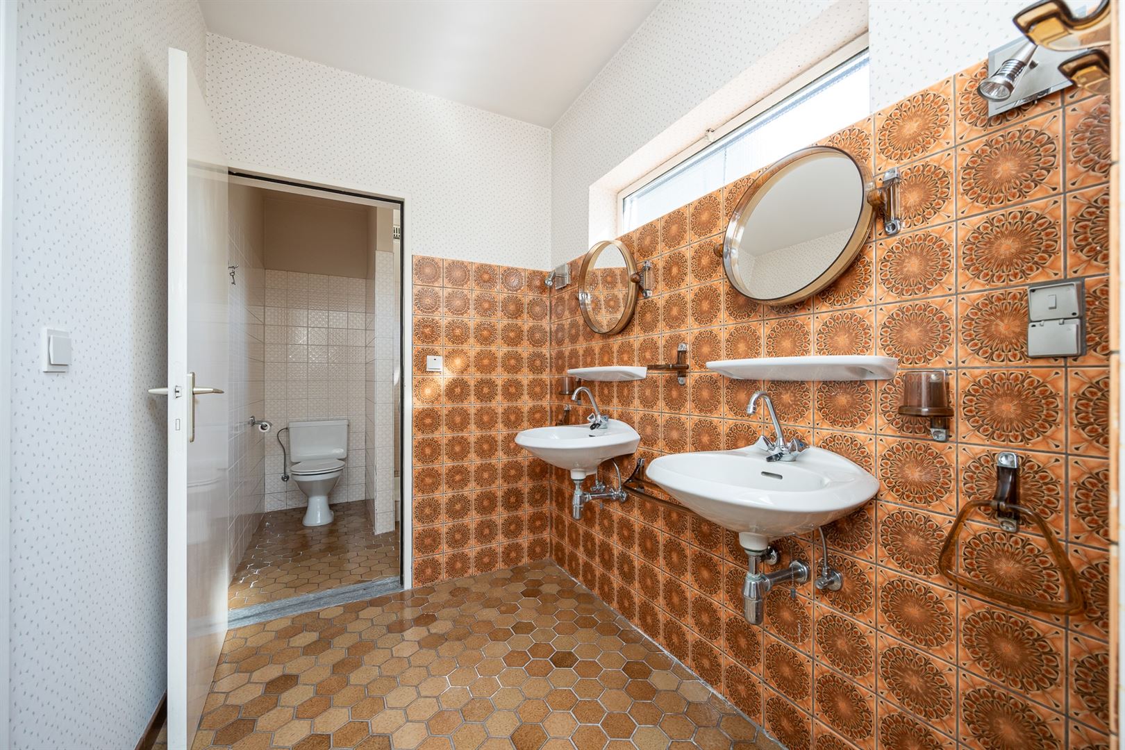 Te renoveren laagbouwvilla met Engelse tuin foto 18