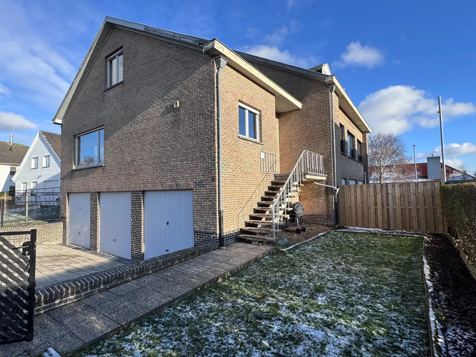 Halfopen bebouwing in het hart van Wenduine, op wandelafstand van winkels, openbaar vervoer en zee. foto {{pictureIndex}}