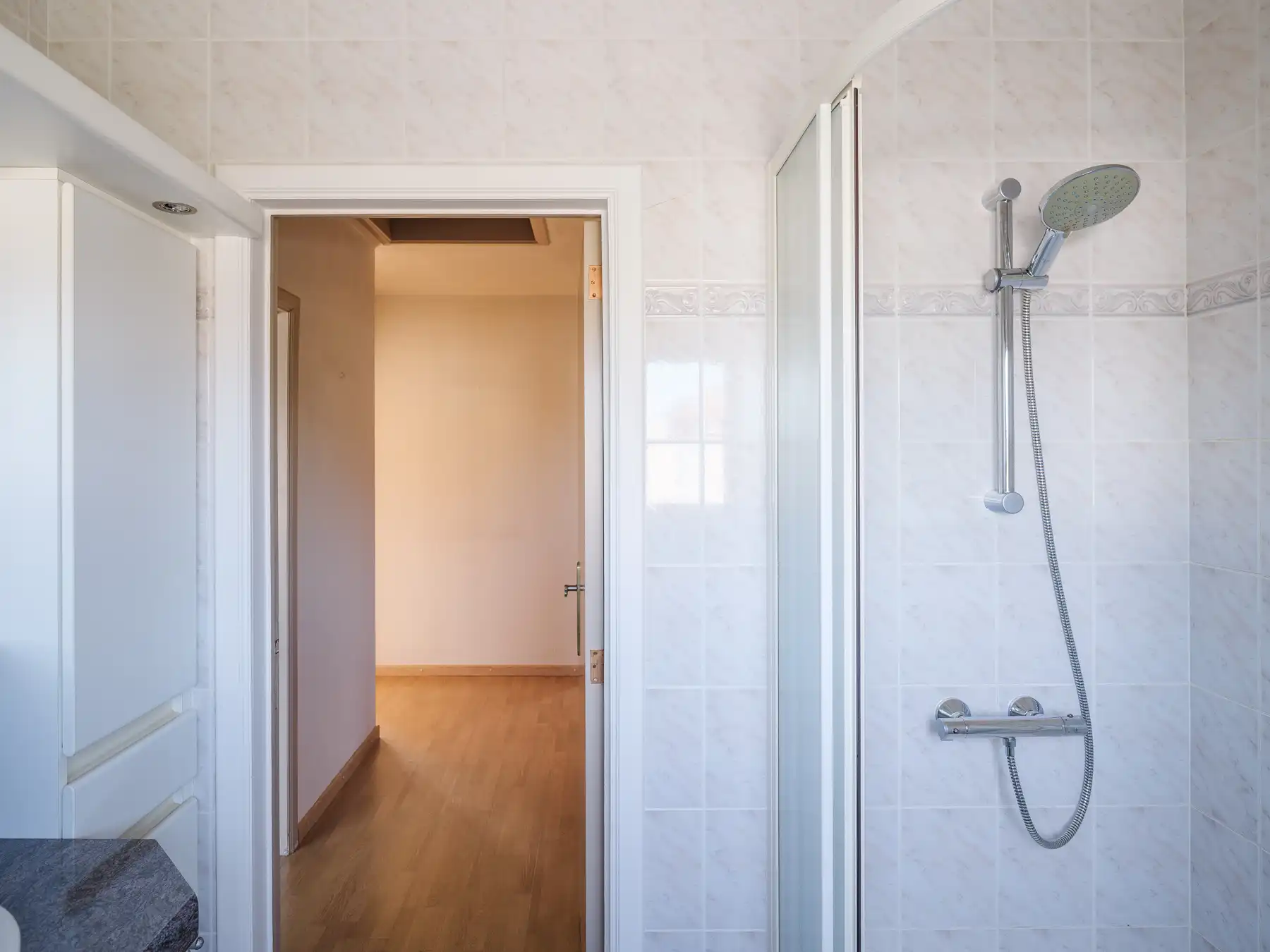 Goed onderhouden woning met tuin in gegeerde woonwijk foto 17