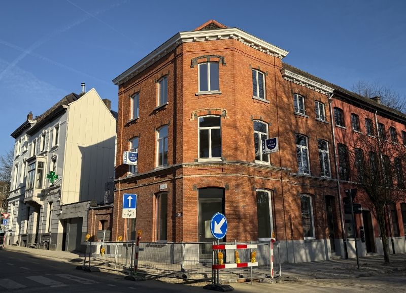 Unieke gerenoveerde handelsruimte op 50 meter van de Coupure foto 11