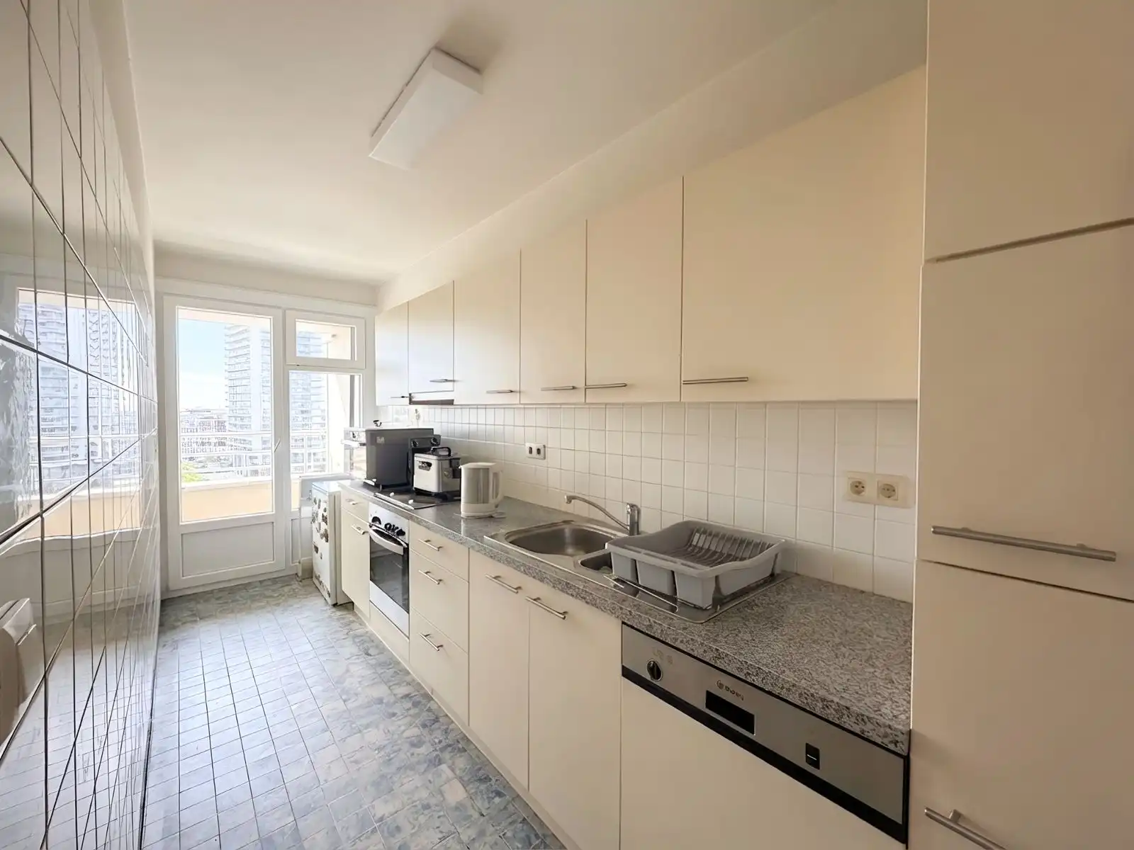 Ruim appartement met verzichten op jachthaven van Oostende foto 5