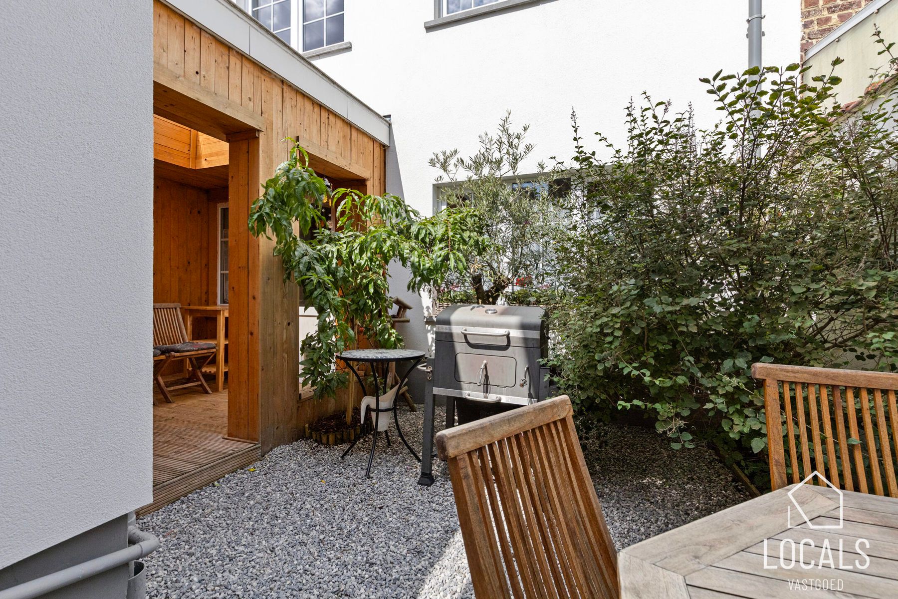 Instapklare woning met 5 slaapkamers en gezellig terras foto 8