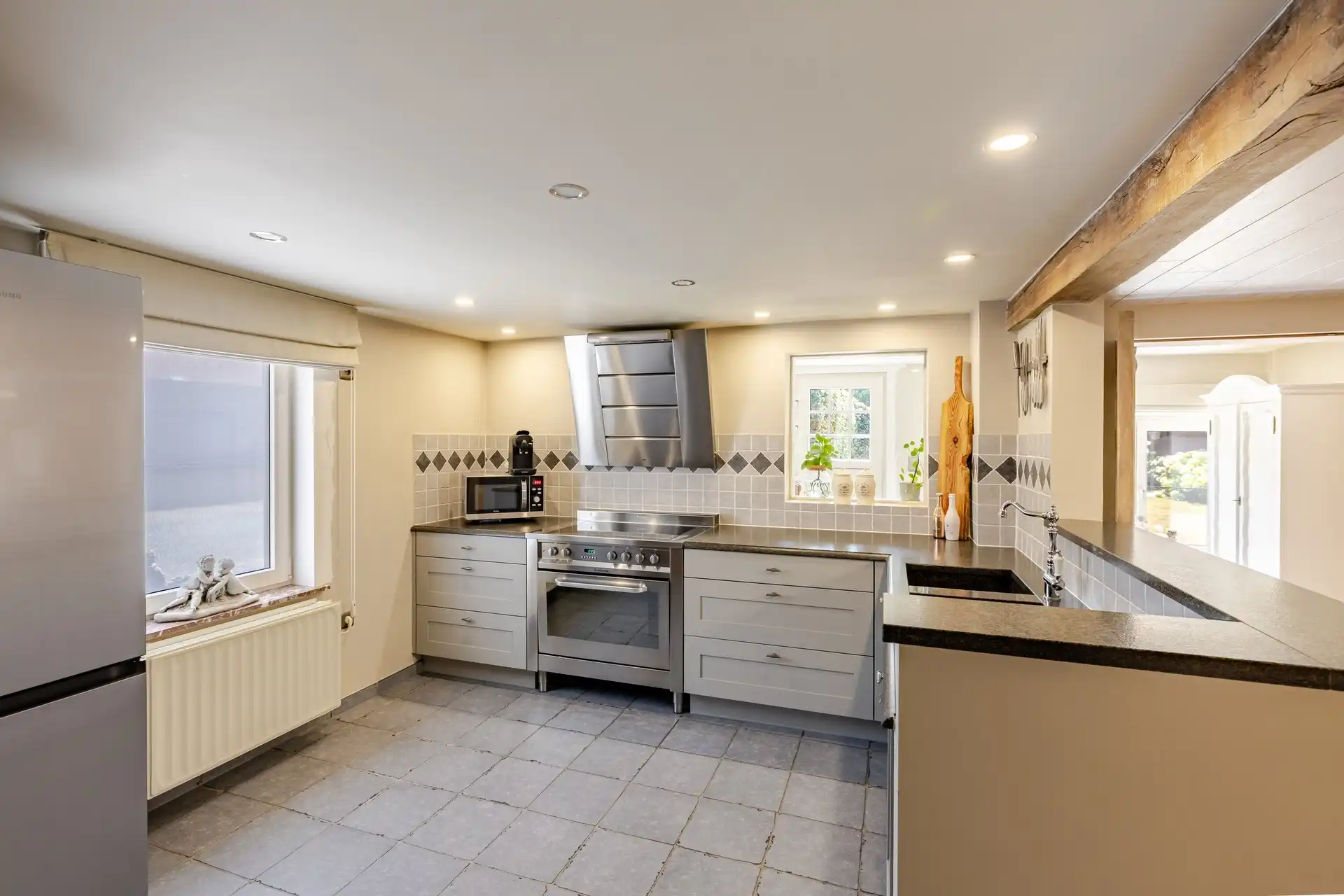 Karaktervolle woning op een rustige ligging met zuidgerichte tuin foto 10