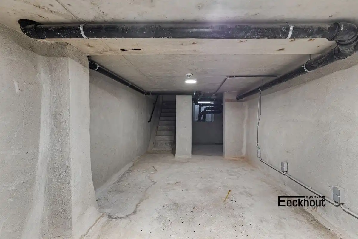 Instapklaar handelspand in de klassevolle vernieuwbouw 'Residentie Derycker'. foto 14