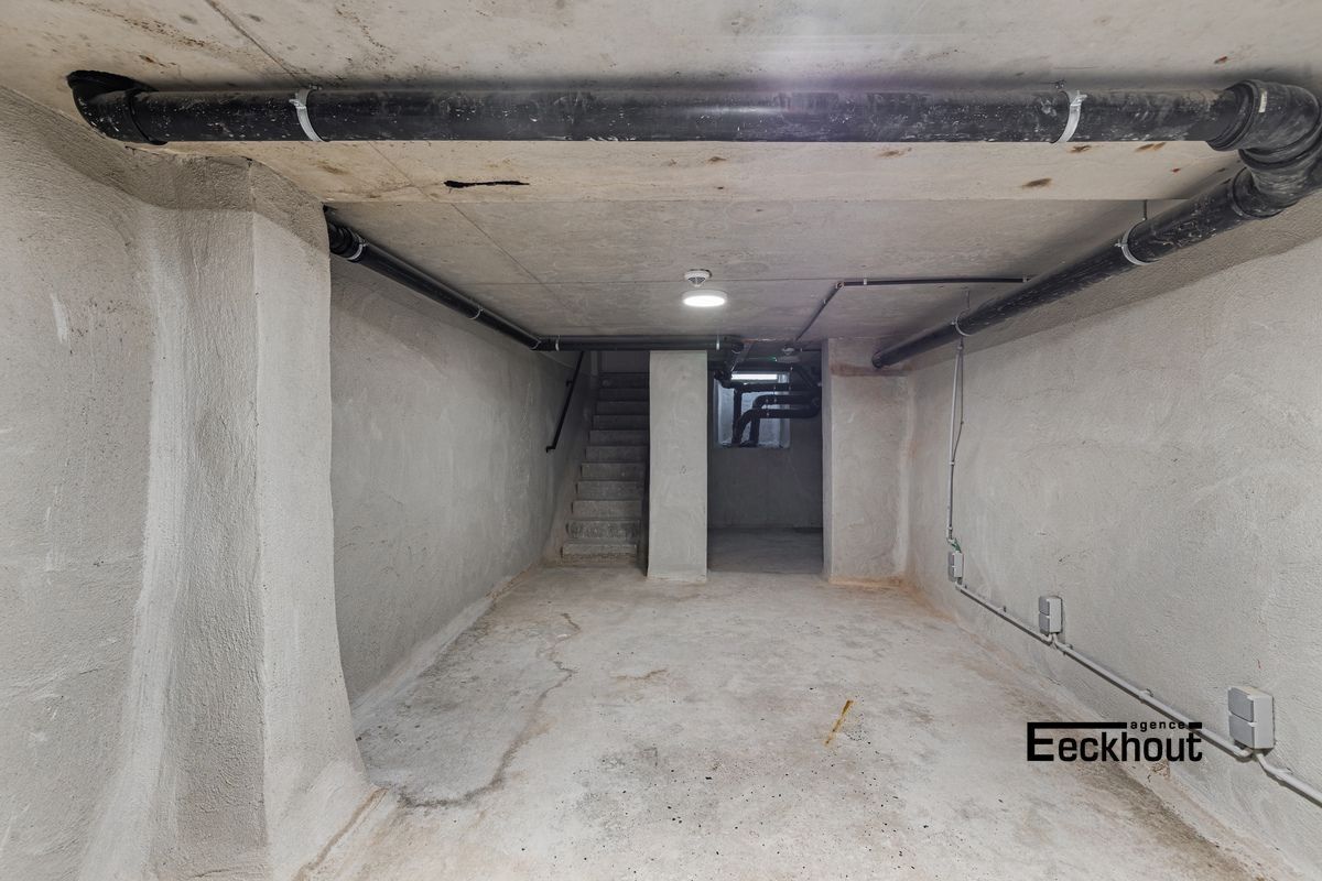 Instapklaar handelspand in de klassevolle vernieuwbouw 'Residentie Derycker'. foto 14