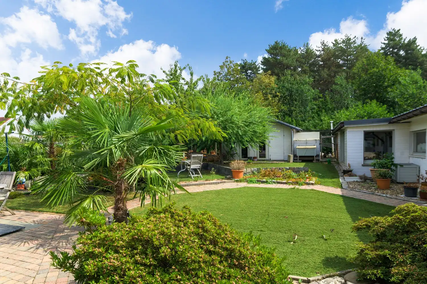 Instapklare woning met 2 slpkrs en ruime tuin te Beerzel foto 14