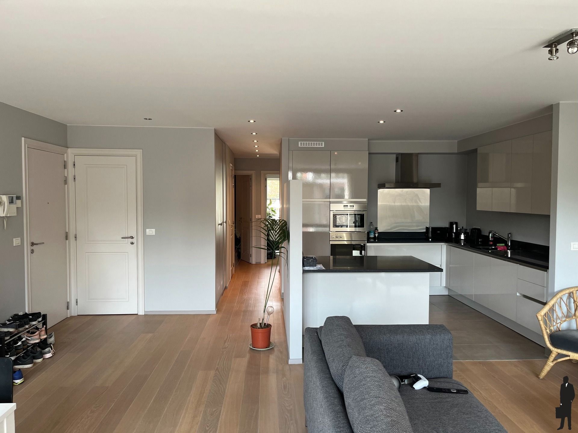 In 't centrum van Brasschaat op de derde verdieping, een instapklaar appartement van 114 m² met 2 parkingplaatsen. foto 7