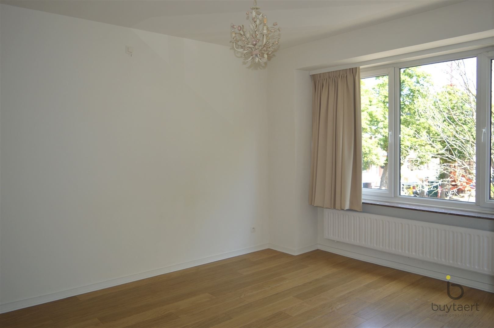 Karaktervolle art deco woning met vier slaapkamers en tuin midden in het welgekende "Pullhof" te Berchem. foto 17