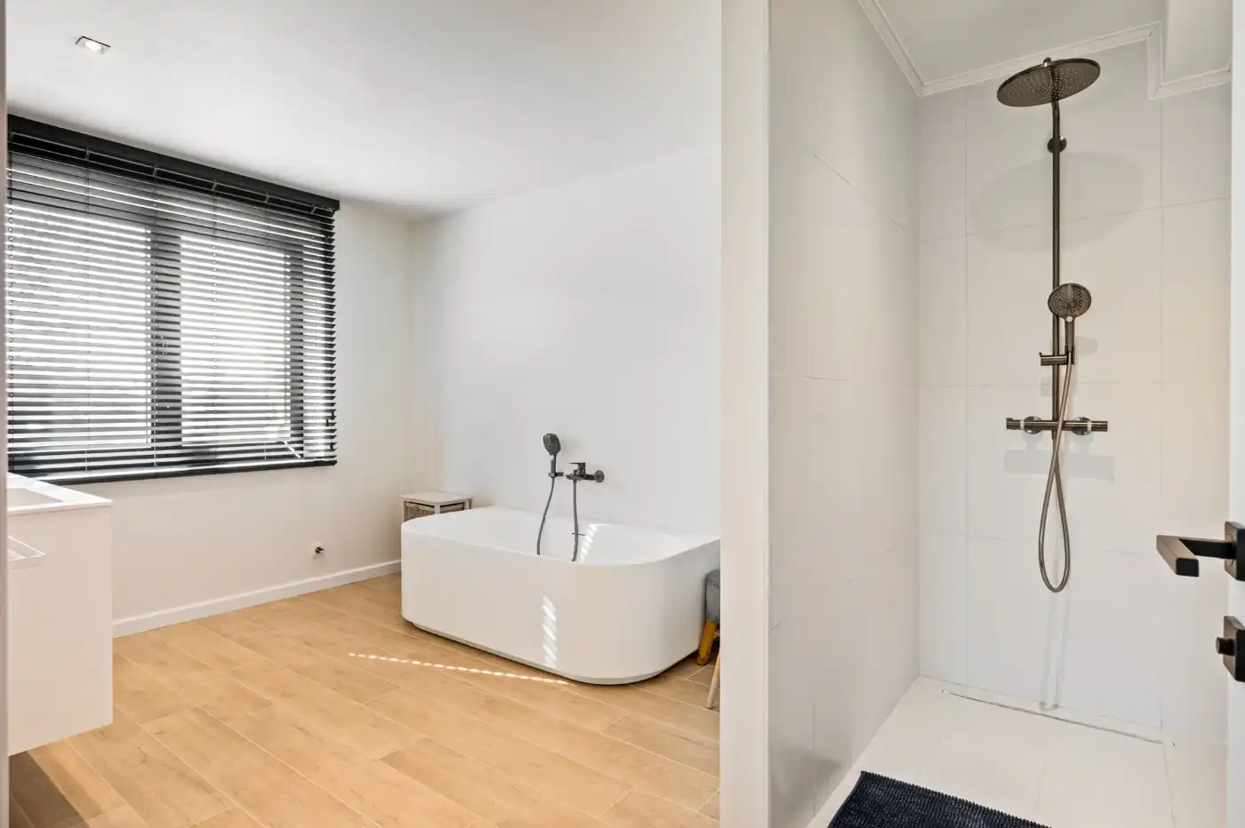 Prachtige BEN-woning met 4 à 5 slpk., inpandige garage en tuin foto 16