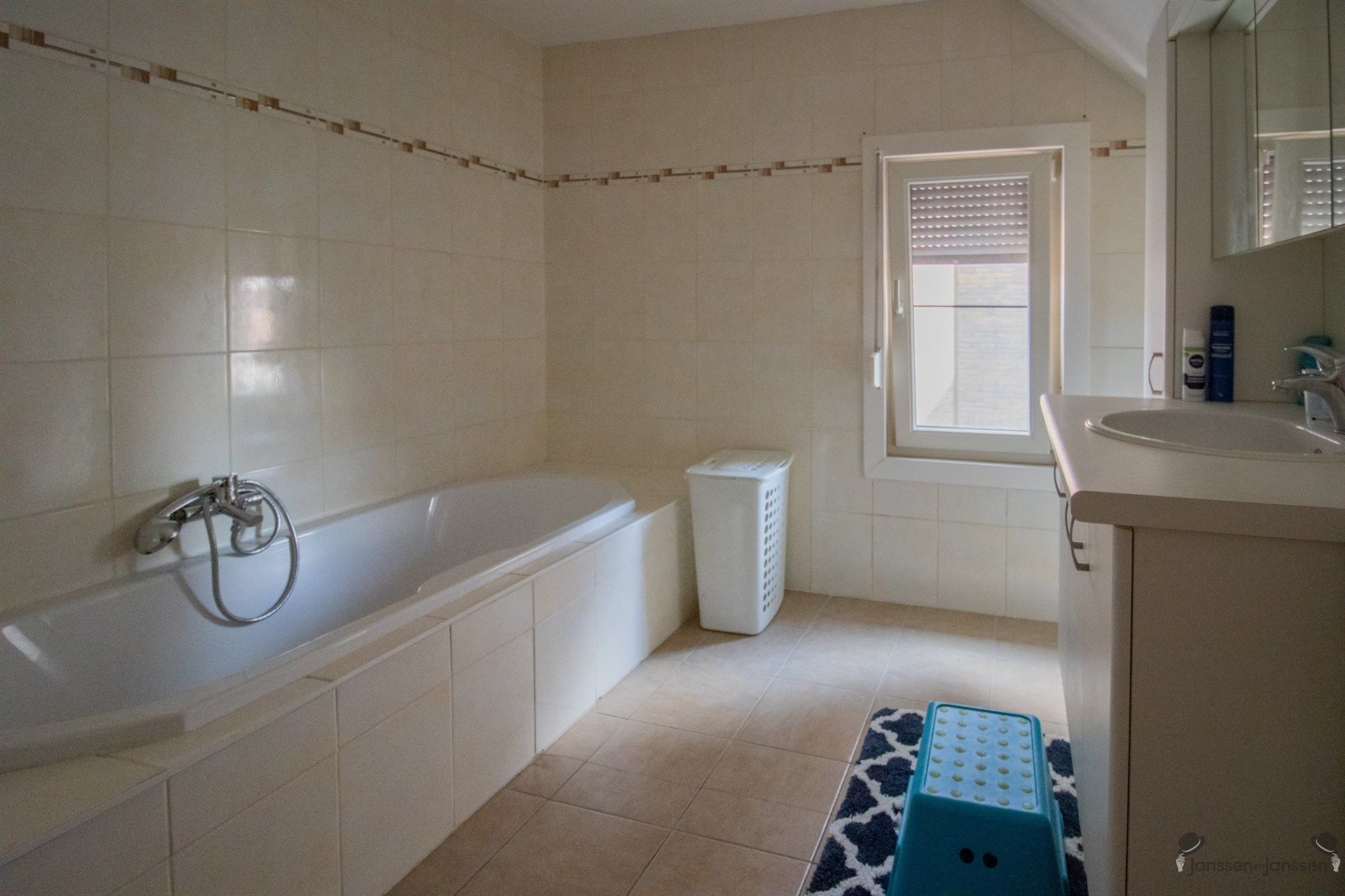 Gerenoveerde instapklare woning met 4 slaapkamers foto 7