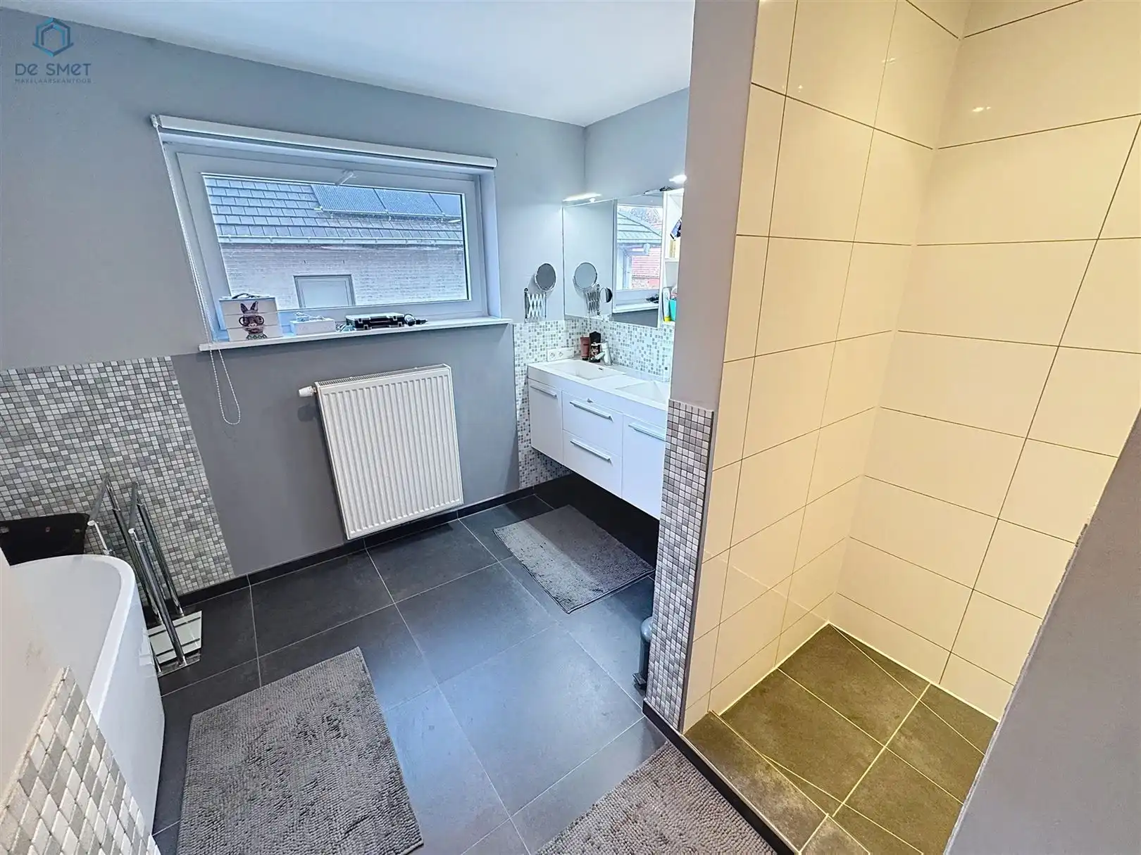 Instapklare moderne villa met 4 slaapkamers, zwembad en ruime tuin foto 19