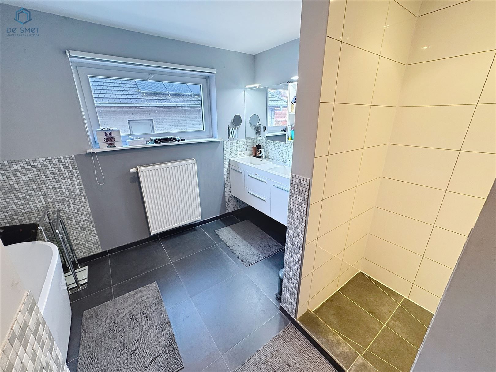 Instapklare moderne villa met 4 slaapkamers, zwembad en ruime tuin foto 19