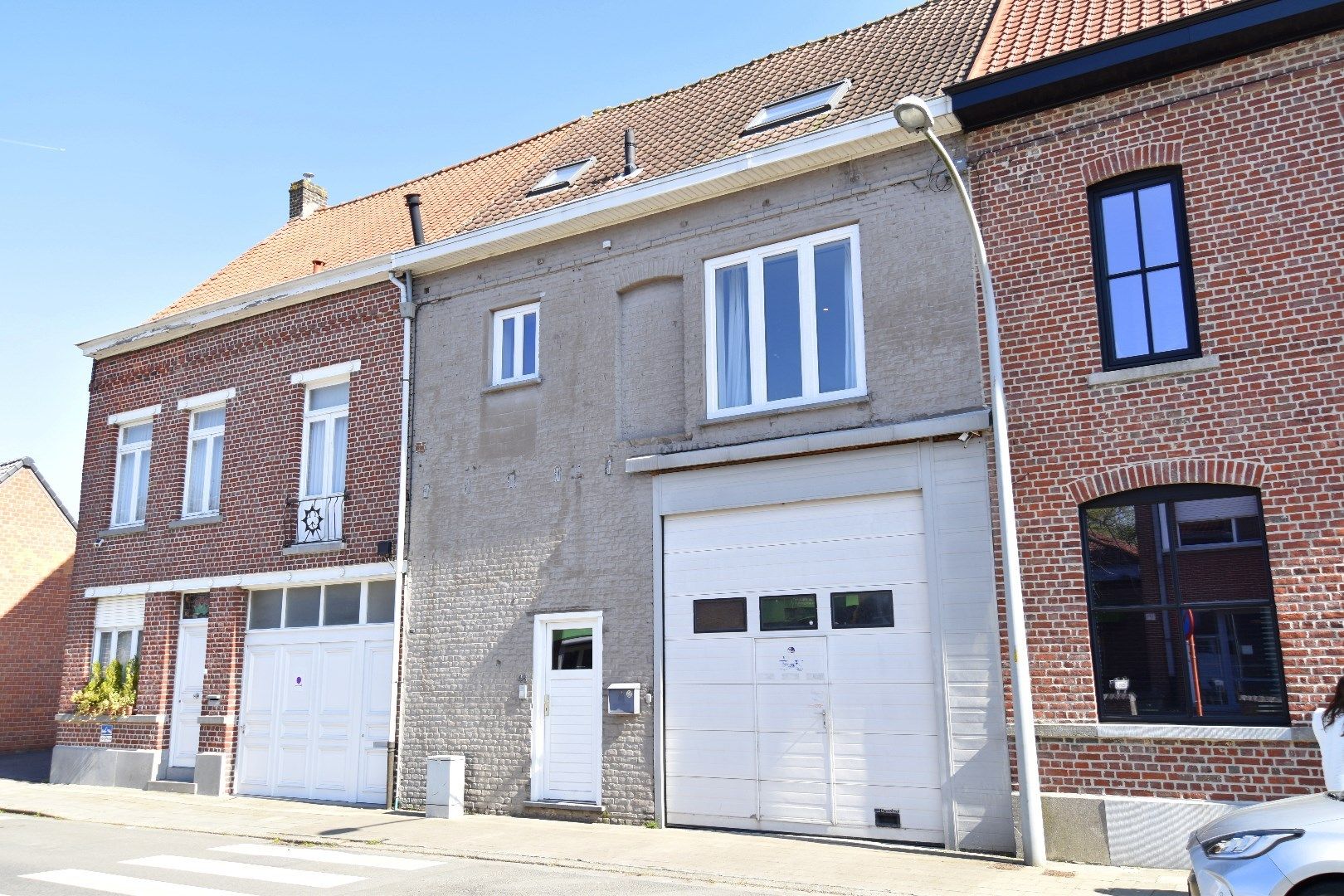 Unieke loft met 2 slaapkamers, ruim terras en ruime garage/magazijn te koop in Heule foto {{pictureIndex}}