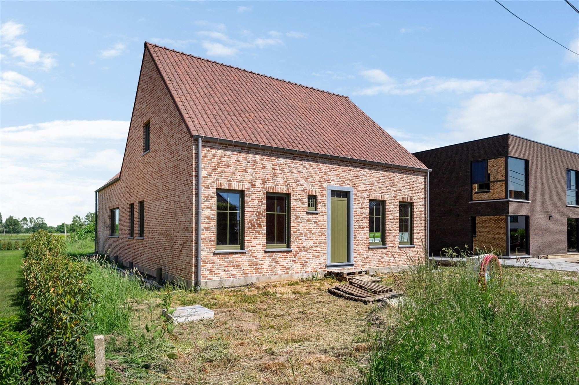 Verrassend ruime nieuwbouwwoning, winddicht opgeleverd, te Onze-Lieve-Vrouw-Waver foto {{pictureIndex}}