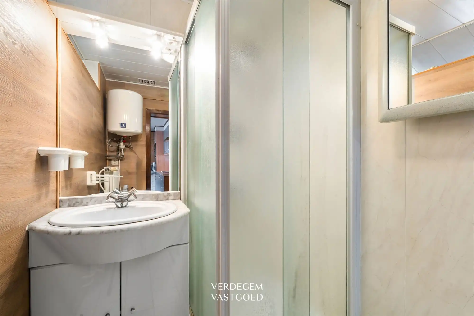 Charmant en centraal wonen, 3 slaapkamers, oprit en fijne tuin foto 14