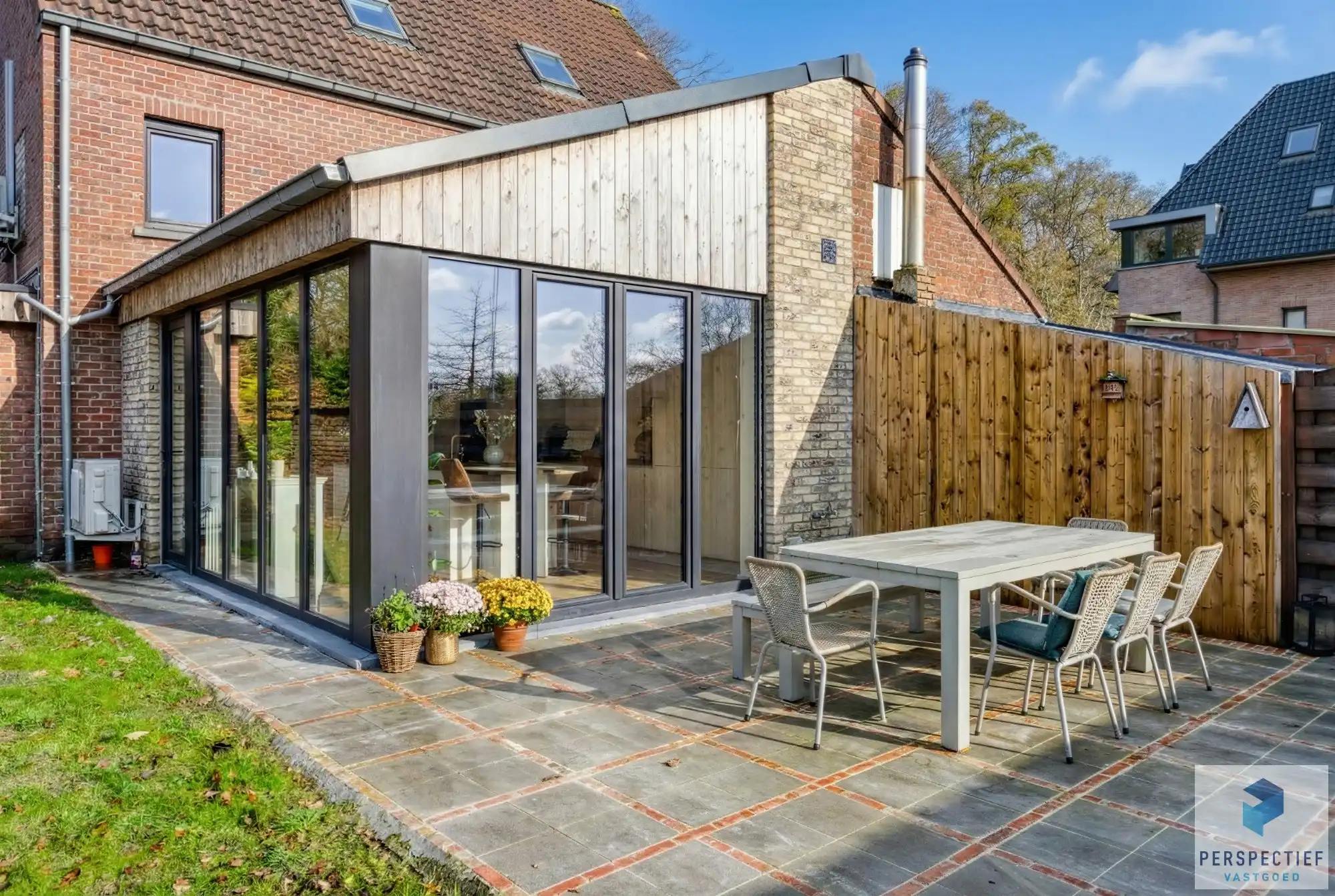 Uiterst GOED gelegen VERNIEUWDE woning met GROTE tuin foto 7