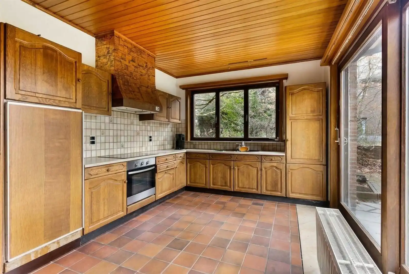 Villa op te frissen in hartje Pajottegem foto 11