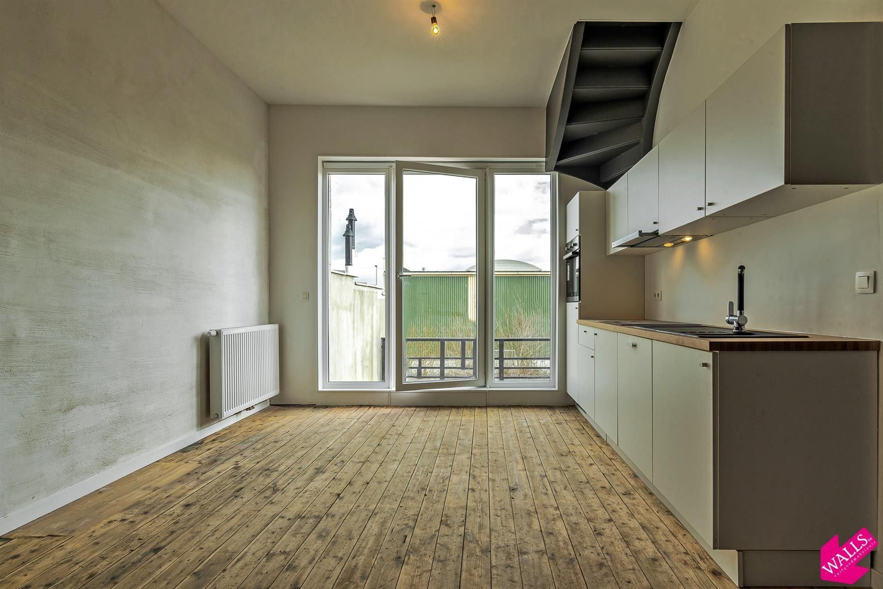 één slaapkamer appartement met terras foto 2