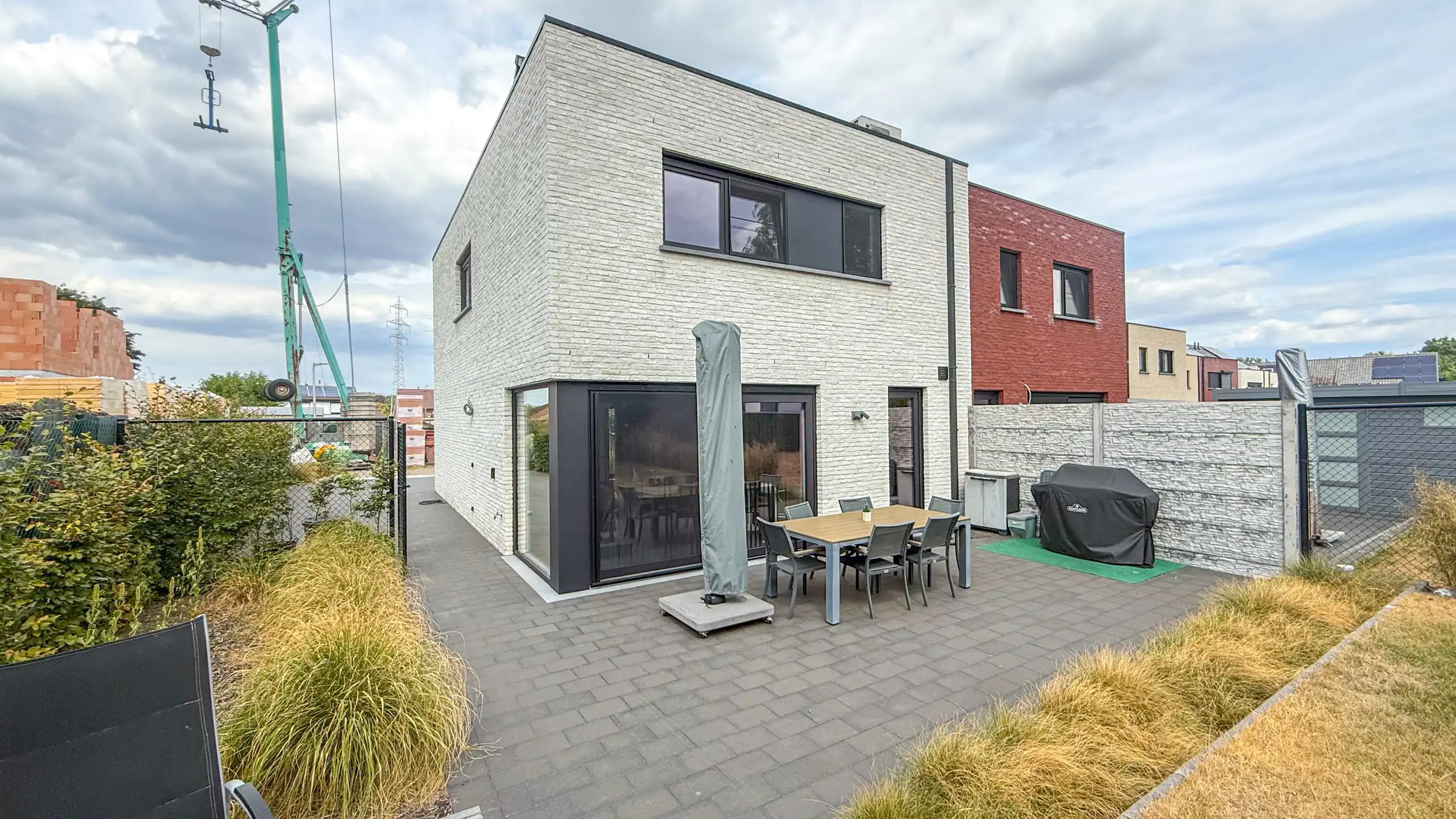 Moderne halfopen woning met 3 slpks en tuin! foto 45