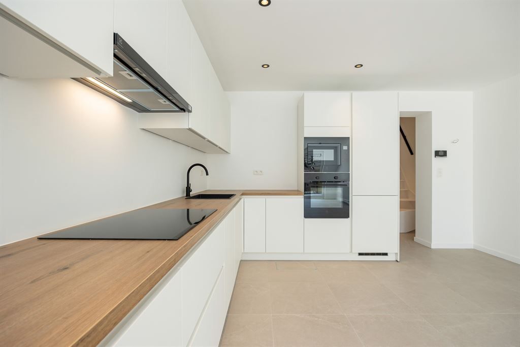 Prachtig gerenoveerde, lichtrijke woning foto 6