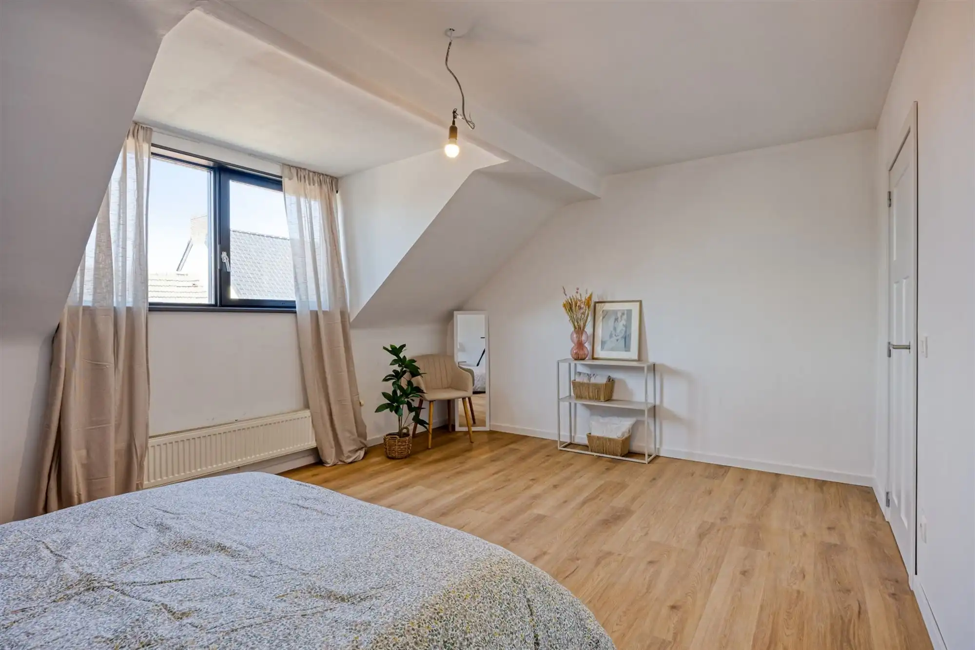 Volledig vernieuwde woning met 4 grote slaapkamers en tuin foto 29