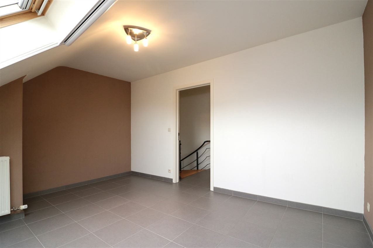 Duplex-appartement met 2 slpk., terras, autostaanplaats in centrum foto 18