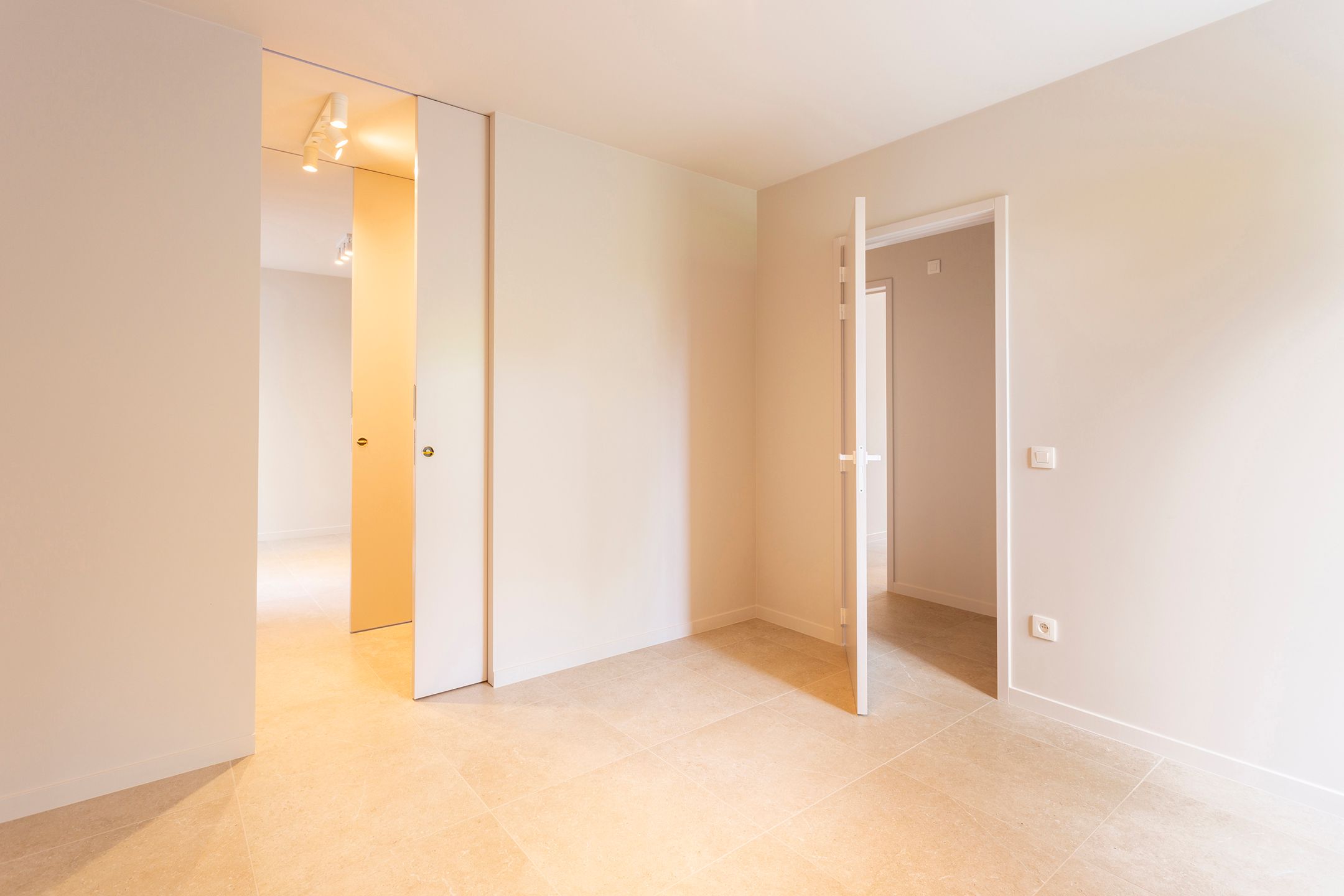 nieuwbouw luxevilla met riante tuin foto 19