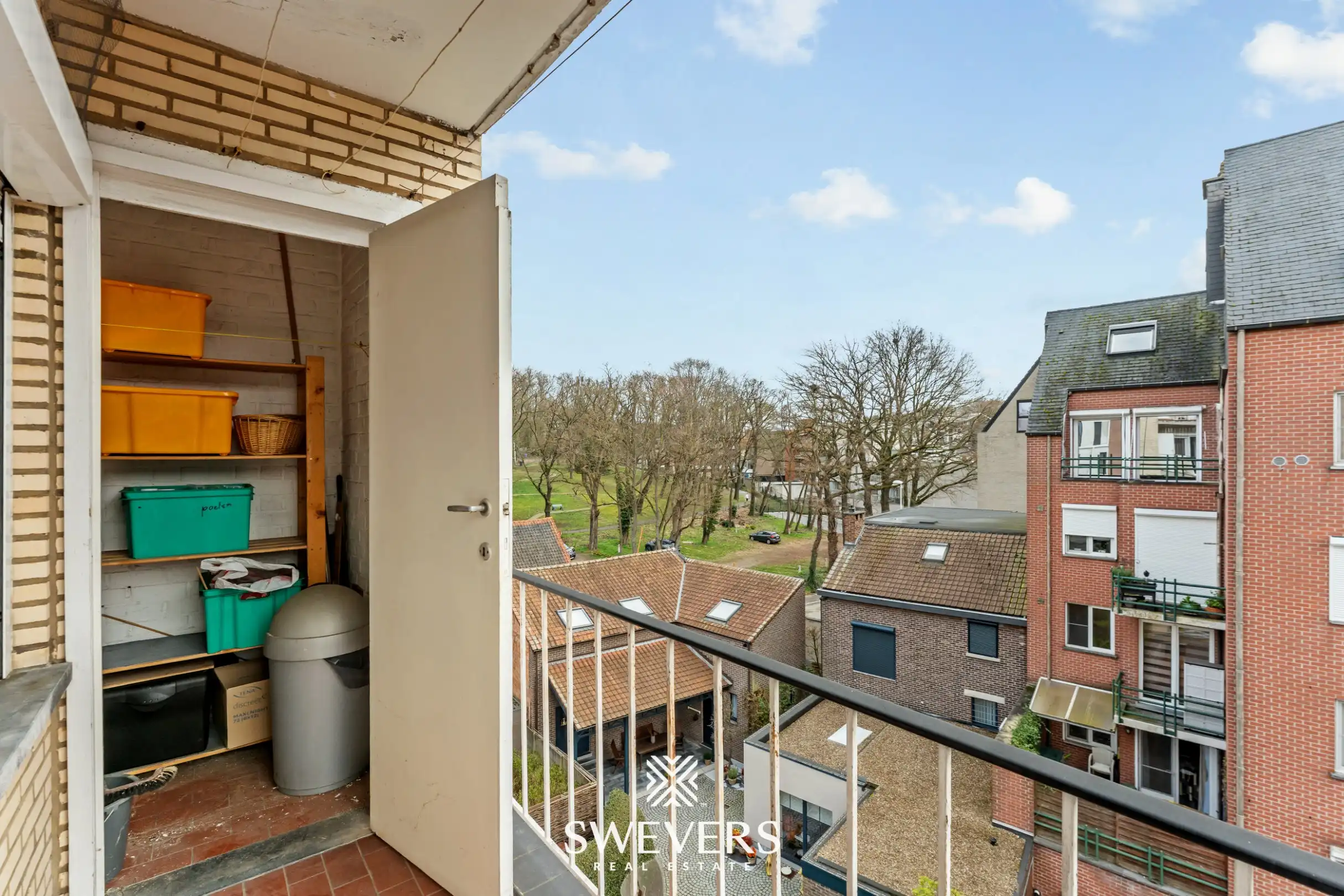 Ruim en lichtrijk 3-slpk appartement met 2 terrasjes in hartje Genk foto 18