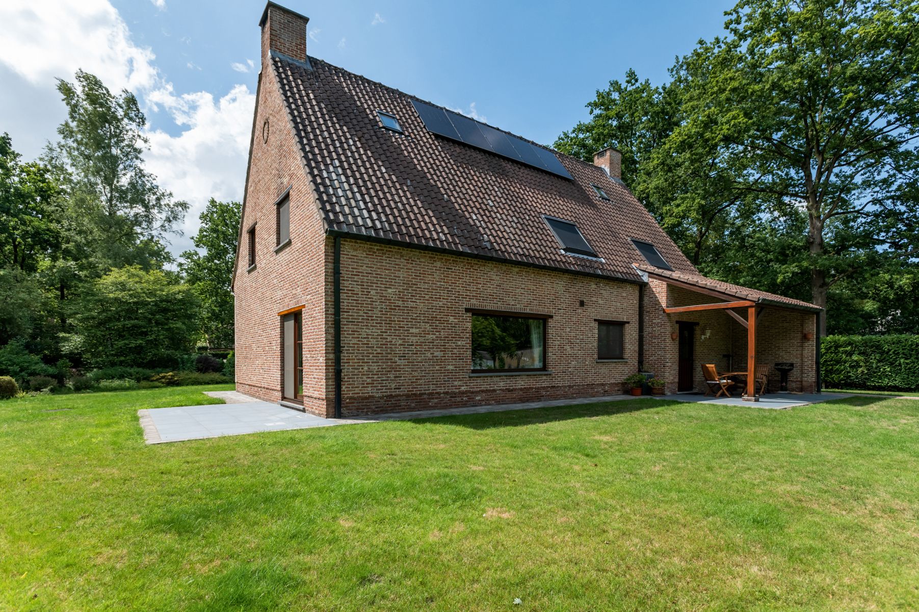 Goed onderhouden villa met prachtige tuin op ca. 3.136 m2. foto 3