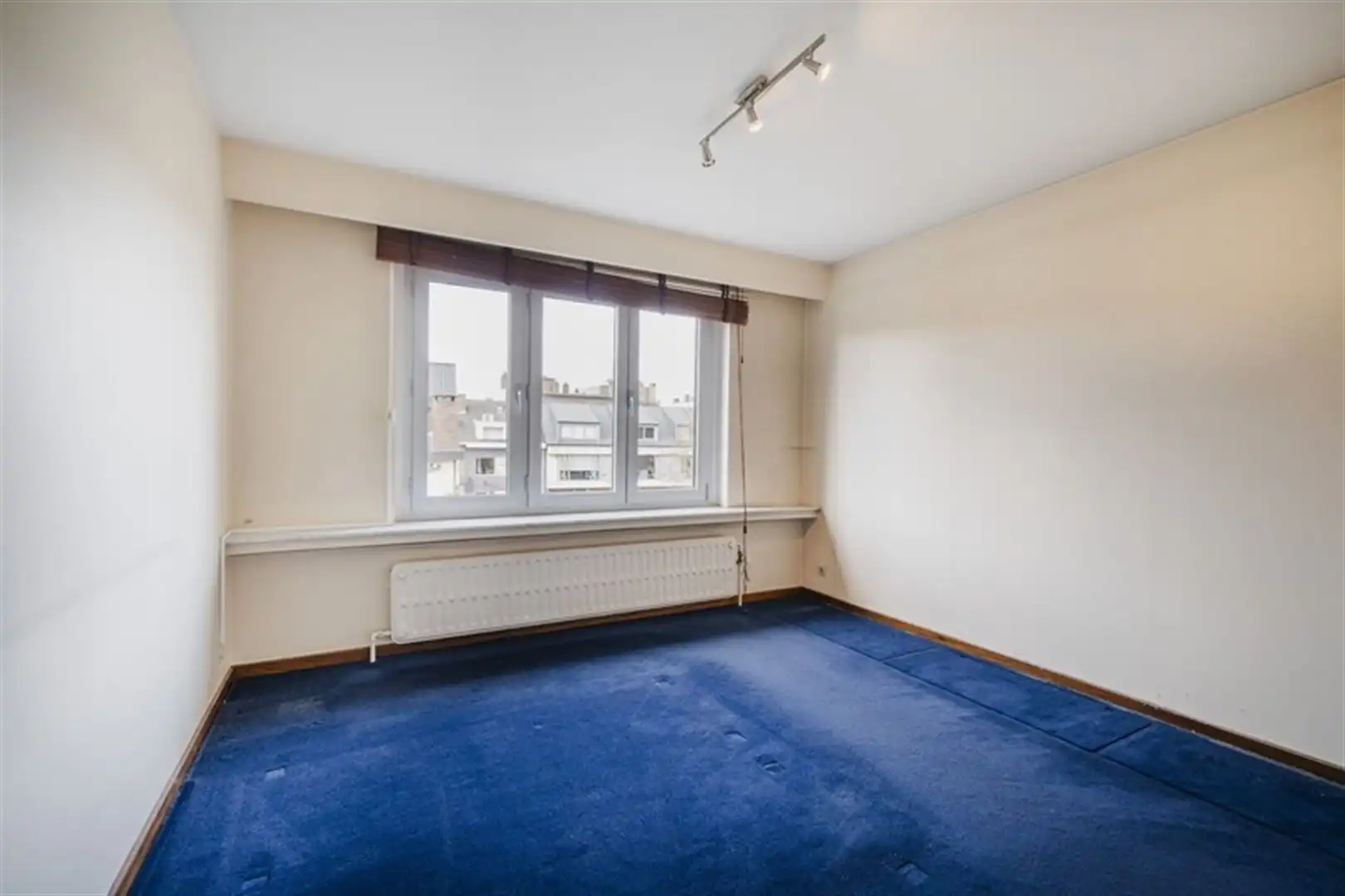 Hoekappartement met 2 slaapkamers en lift in het centrum foto 10