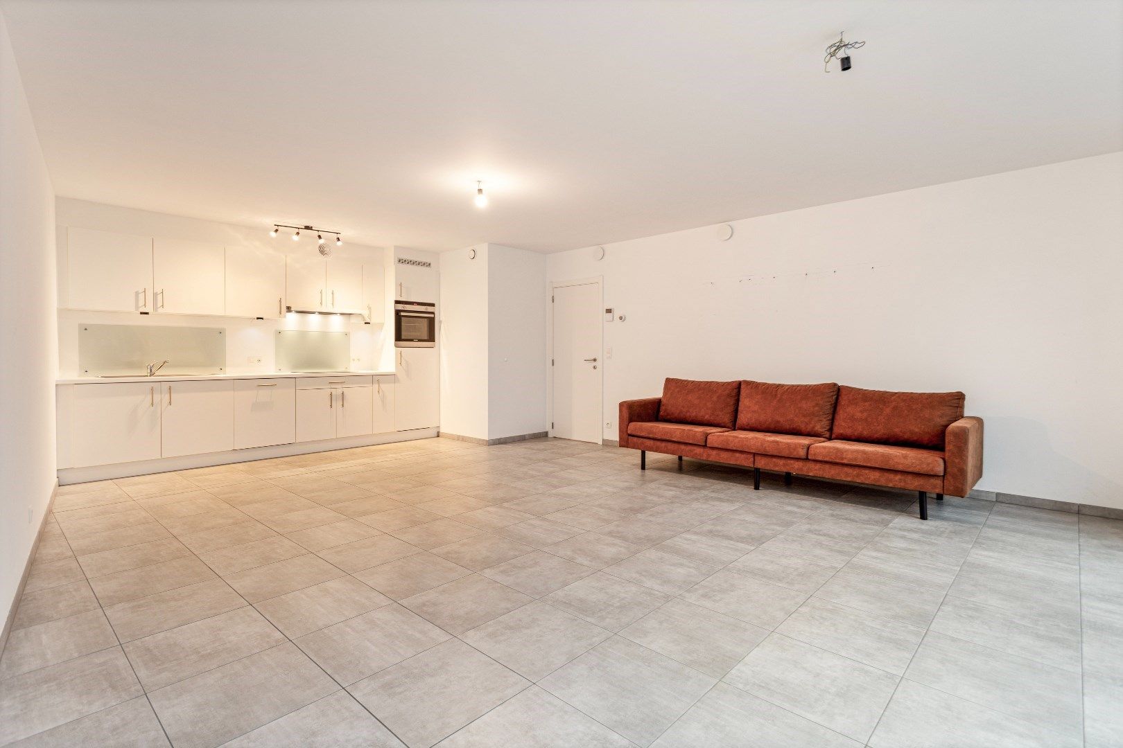 Ruim gelijkvloers appartement 2 slpks, koer en garage  foto 12