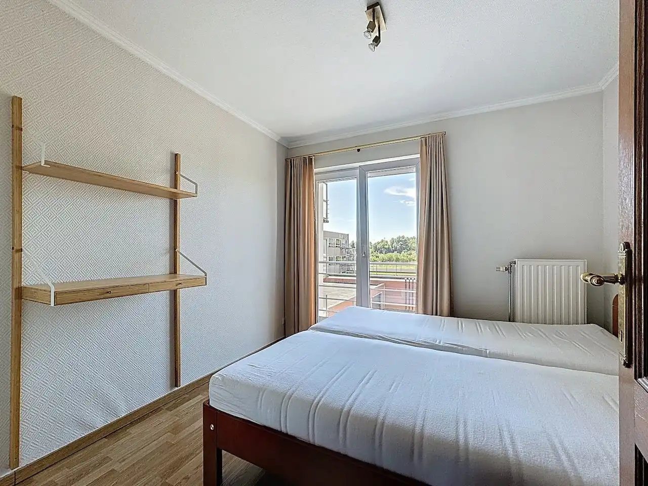 Ruim en functioneel appartement met drie slaapkamers vlakbij het Vissershuldeplein te Heist foto 14