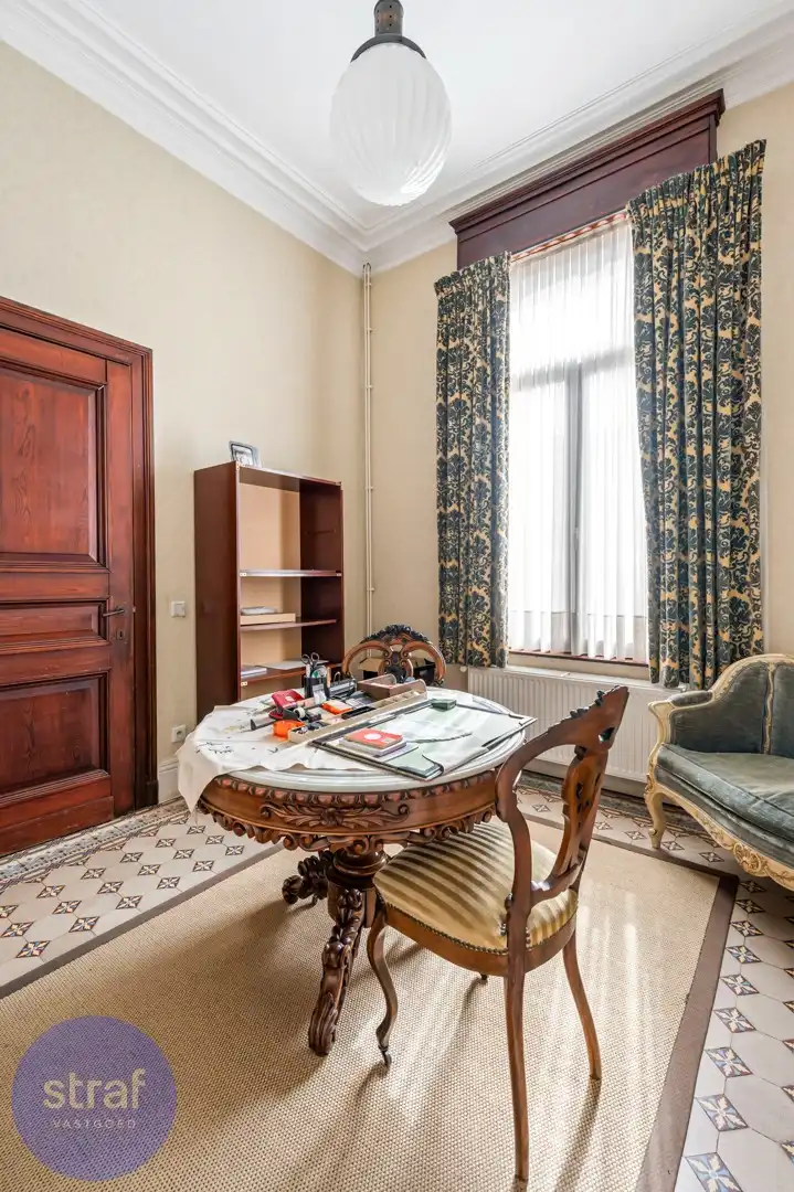 Karaktervolle woning met hoge plafonds en 2 garageboxen foto 7