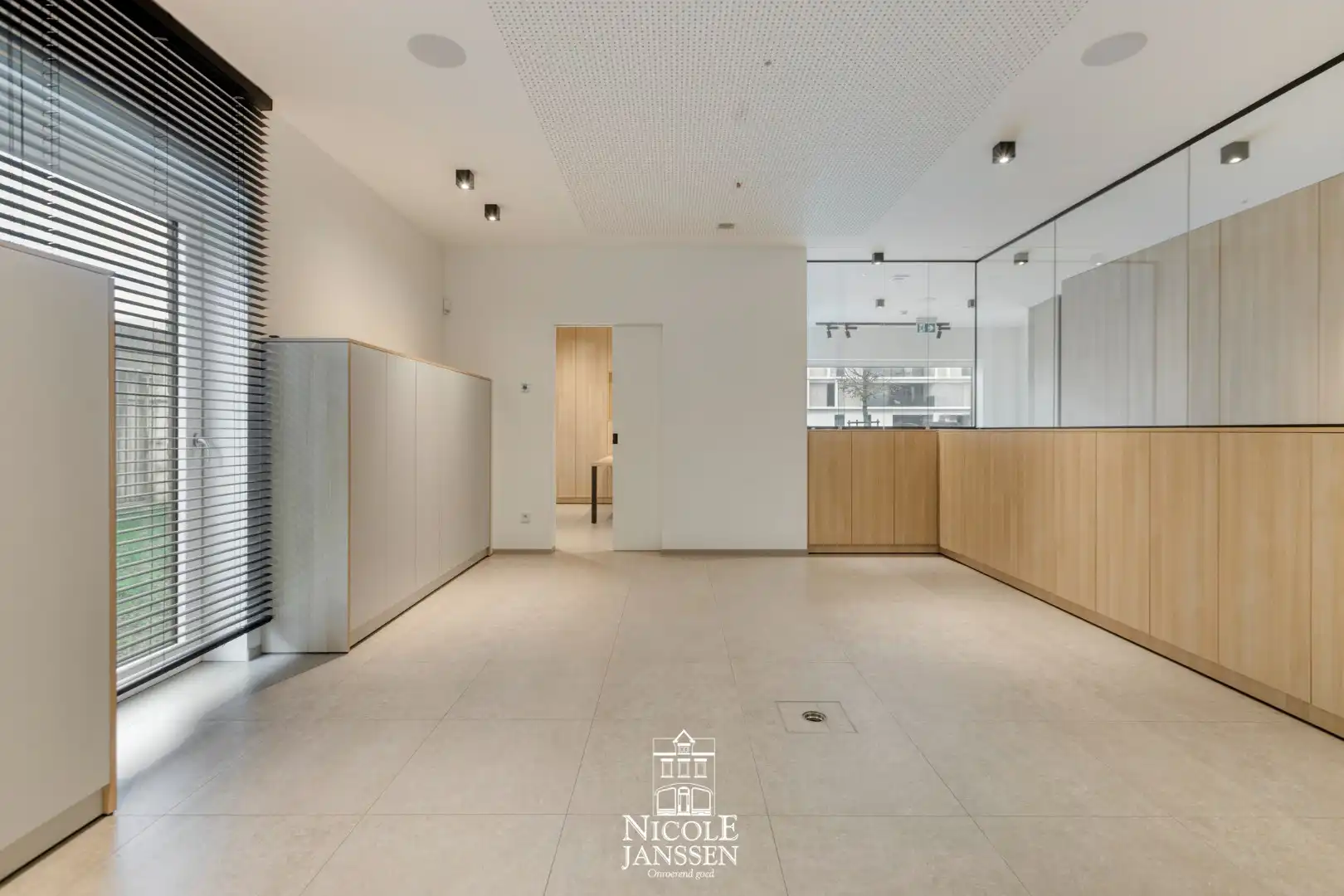 Gelijkvloers instapklaar handelspand foto 7