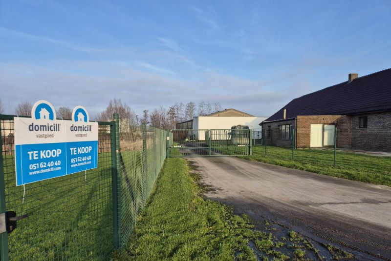 Staden. RUIME LANDELIJKE VILLA MET POTENTIEEL + loods van 435 m2 + loods van 515 m2 . Totaal perceel met tuinen en vijver = +/- 9000m2. Ideaal opbrengsteigendom en eigen gebruik. foto 26