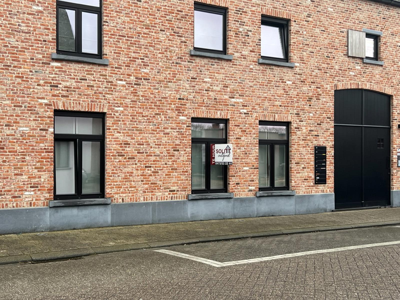 GLV app met 3slpk, tuin en parking foto 22