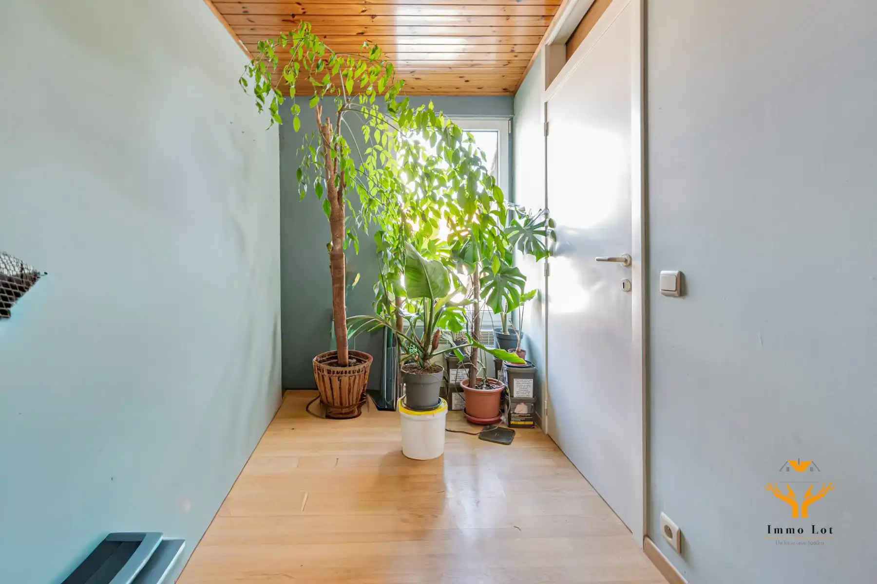 Ruime woning met 3 slaapkamers en magazijn foto 6