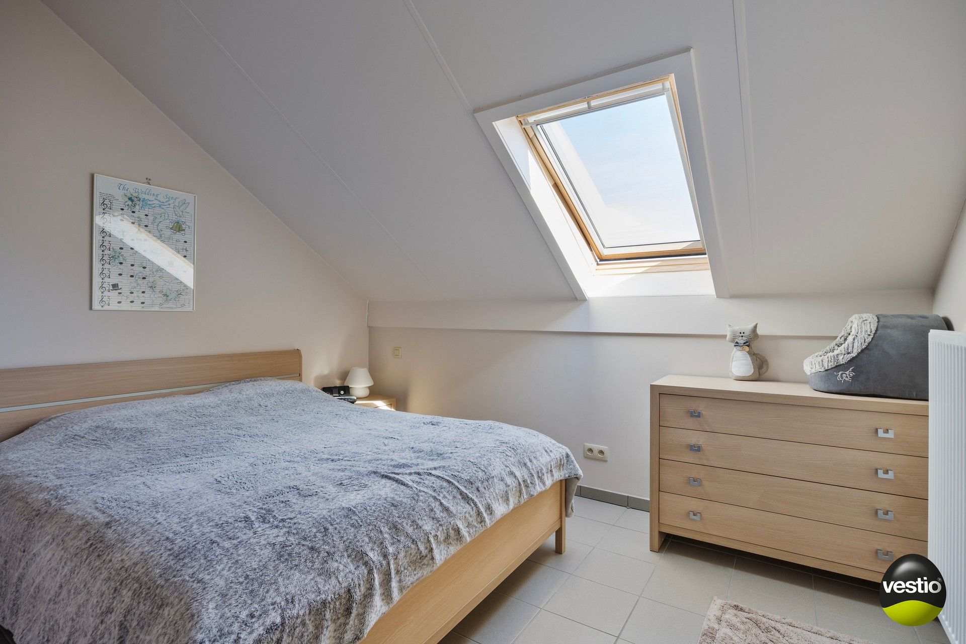 Tof, instapklaar dakappartement met 2 slaapkamers, zonneterras en parking! foto 11