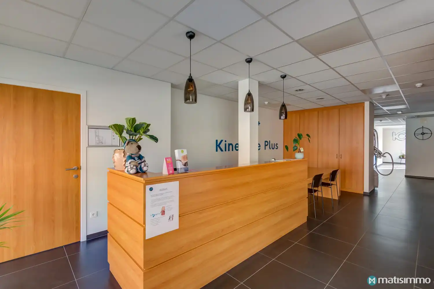 PRAKTIJKRUIMTE MET 10 PARKEERPLAATSEN TE HUUR IN HET CENTRUM VAN HOESELT foto 6