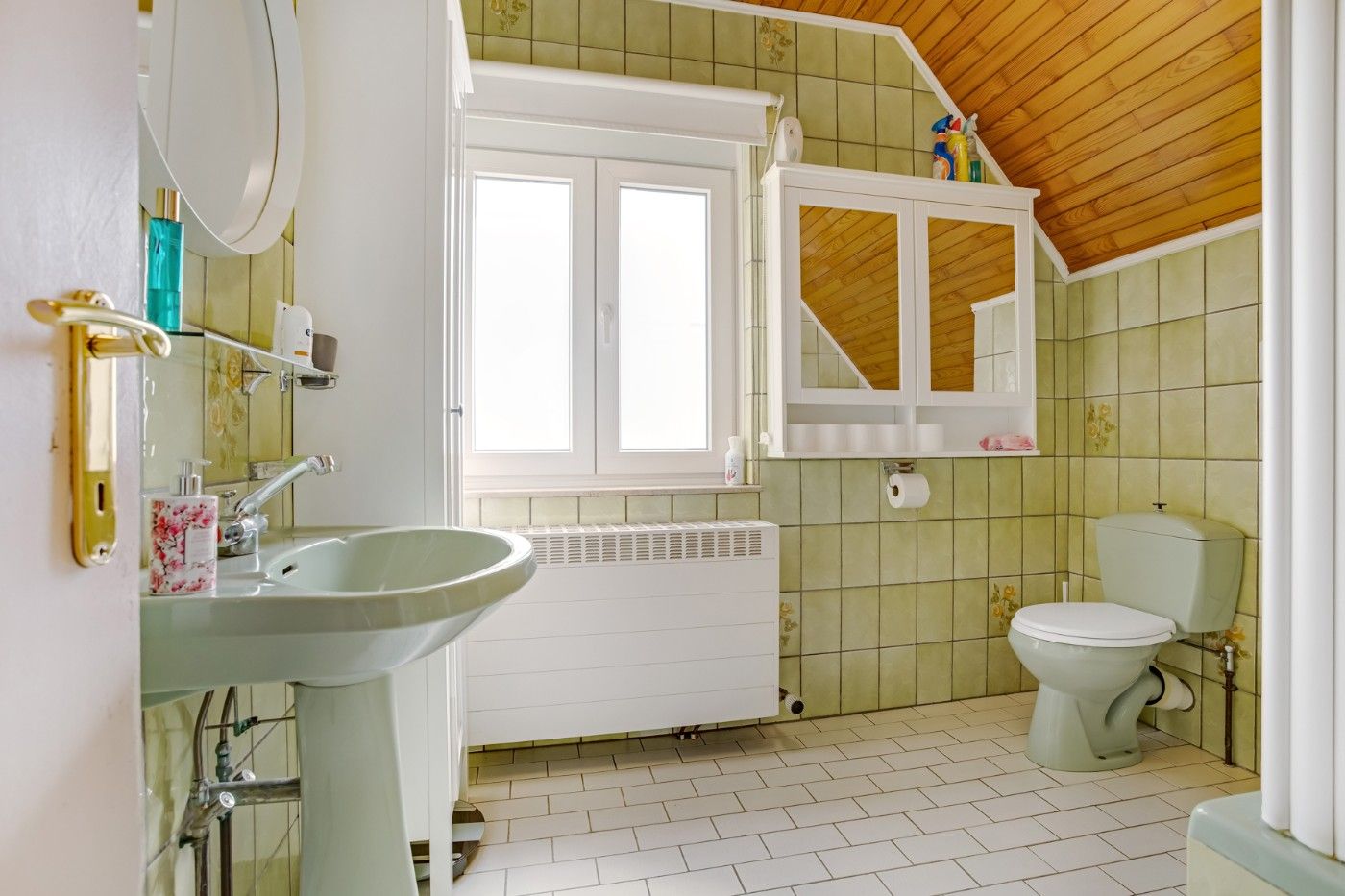 Vrijstaande, charmante woning met 3 grote slpk. en garage op 398 m² foto 19