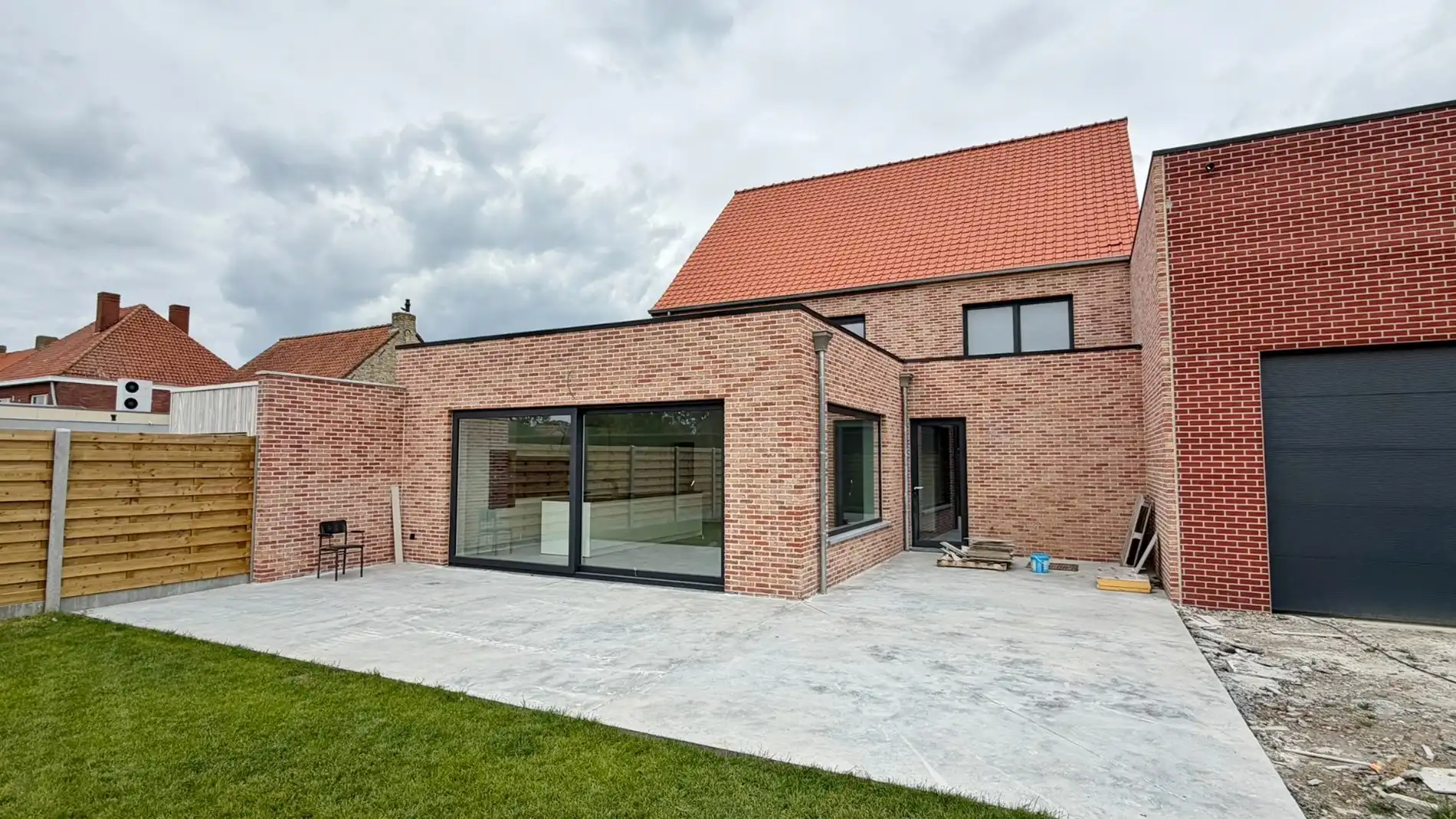 Zeer ruime nieuwbouwwoning in de dorpskern van Noordschote met grote garage en tuin.  foto 21