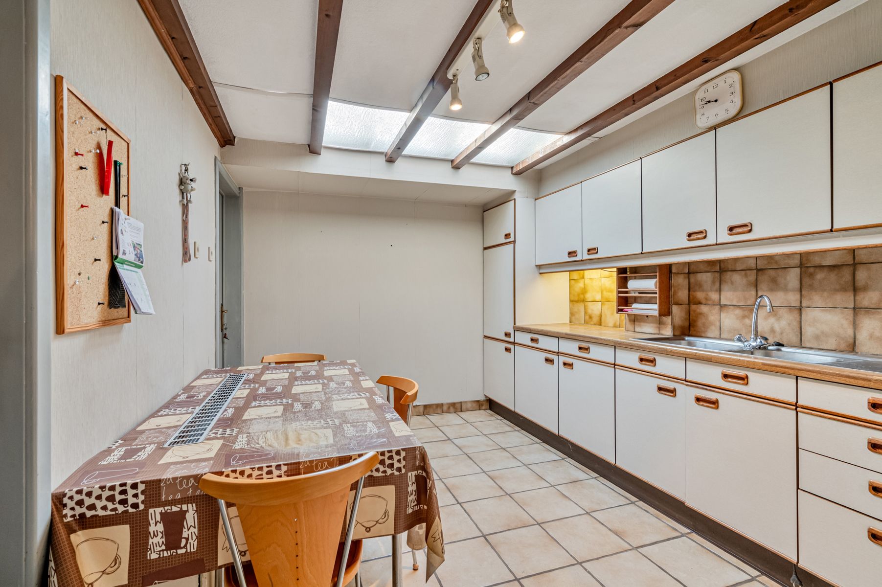 Ruime (handels) woning met groot werkhuis, tuin en garage foto 14