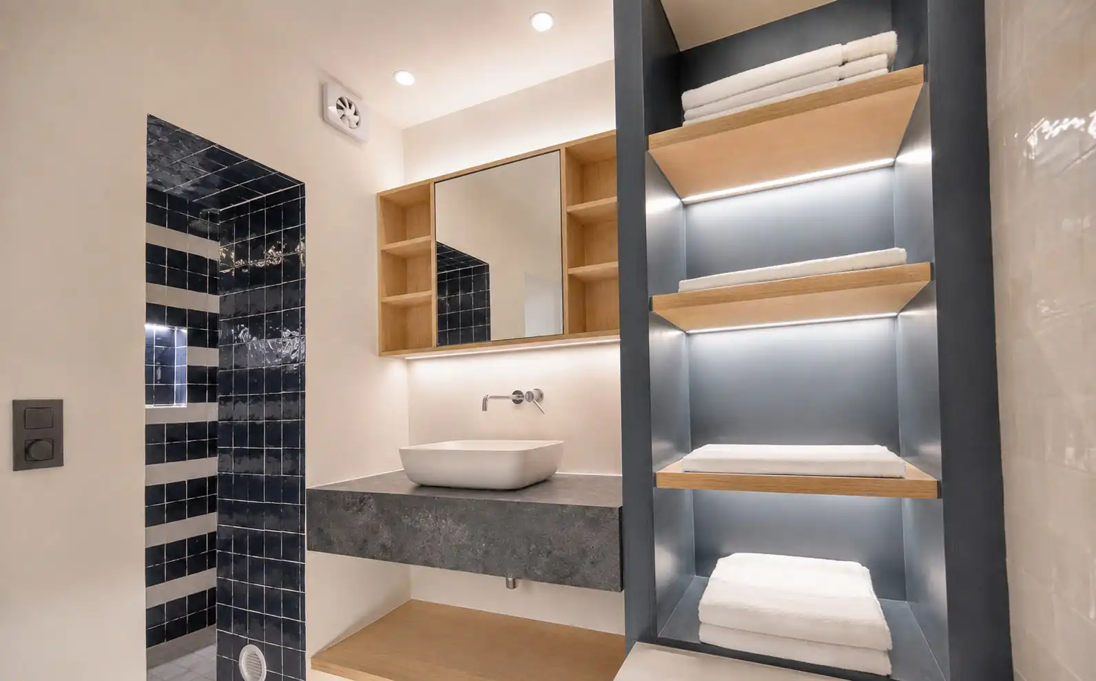 Stijlvol hoekappartement met tijdloze elegantie en een open zicht op de Kustlaan. foto 18