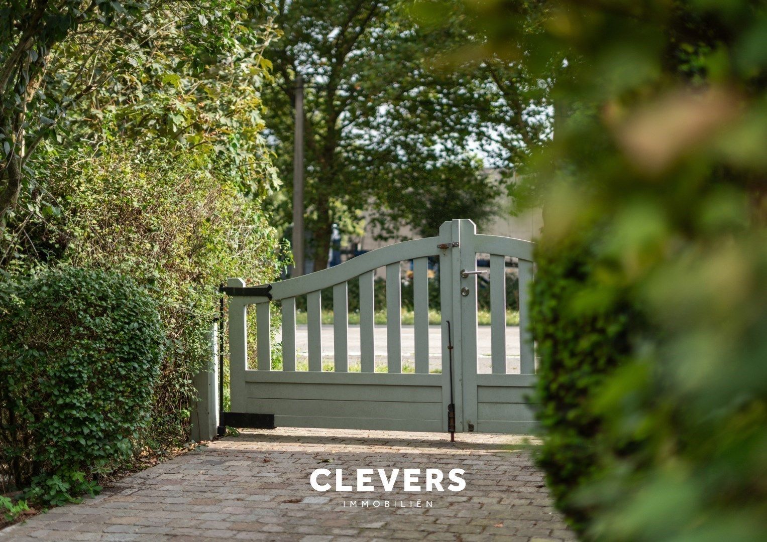 Exclusieve hoeve met betoverende tuin foto 4
