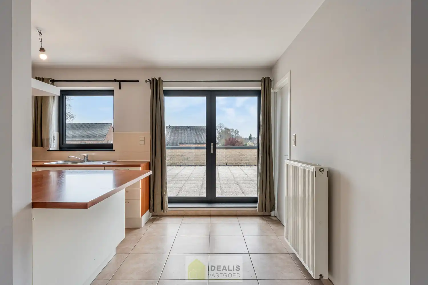 IDEALIS VASTGOED – INSTAPKLAAR DUPLEX APPARTEMENT GELEGEN OP UITERST CENTRALE LOCATIE TE HECHTEL-EKSEL foto 13