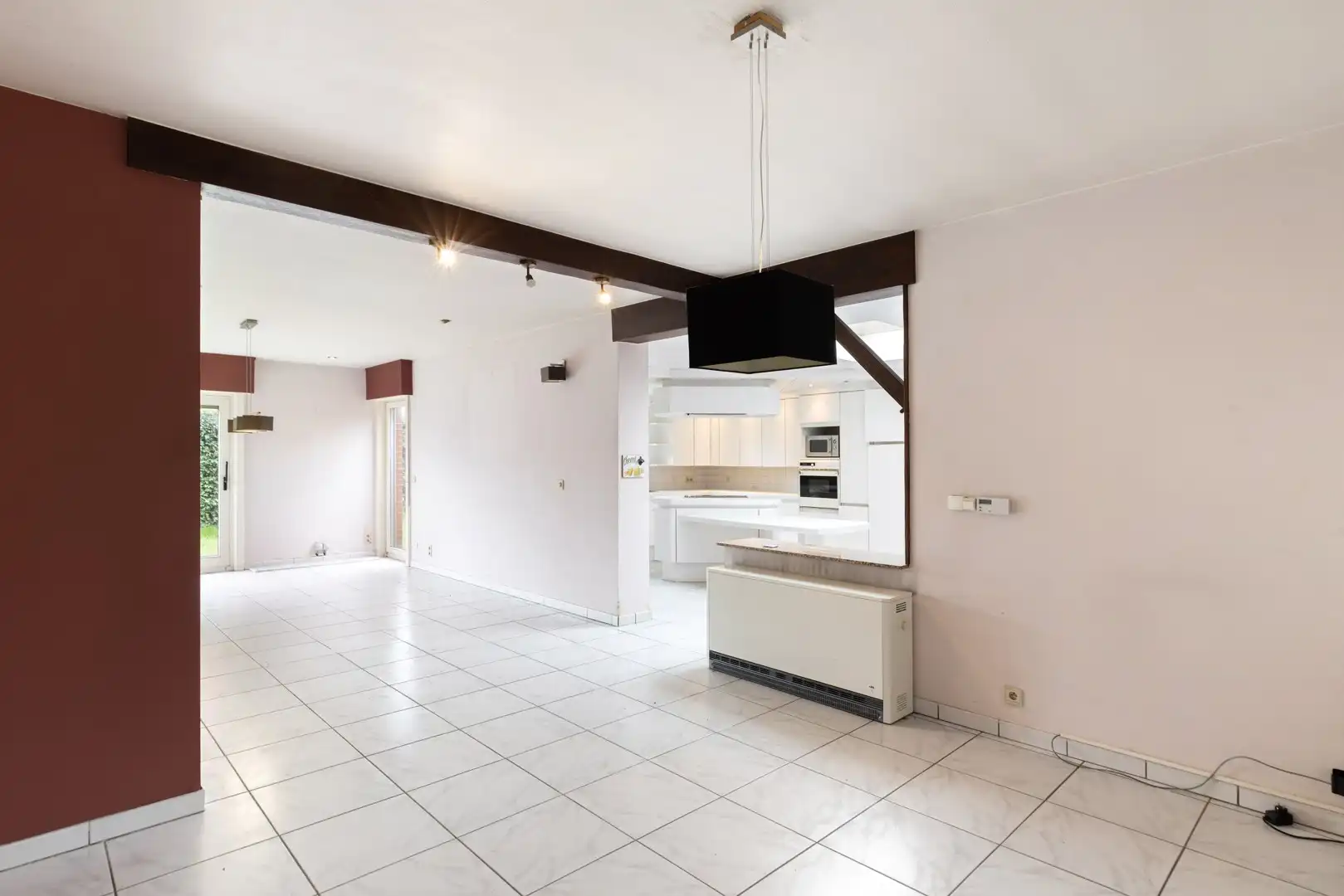 Ruime vrijstaande gezinswoning met tuin en garage foto 2